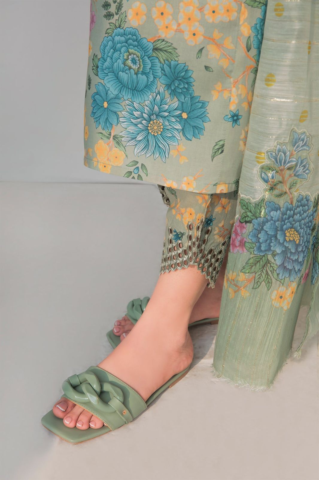 Baroque Luxury Embroidered Lawn 3 Piece Unstitched